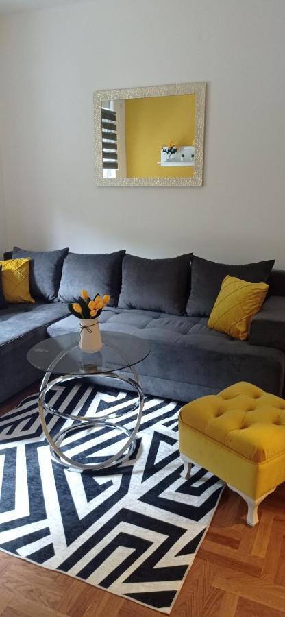 Apartman Sunflower Sremska Mitrovica Exterior foto