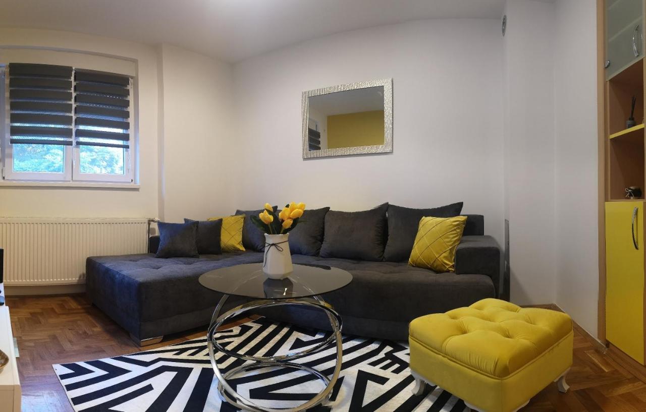 Apartman Sunflower Sremska Mitrovica Exterior foto