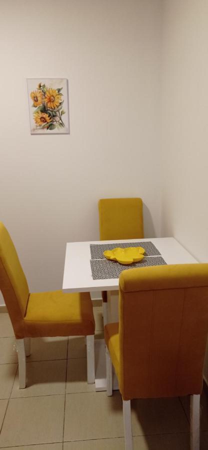Apartman Sunflower Sremska Mitrovica Exterior foto