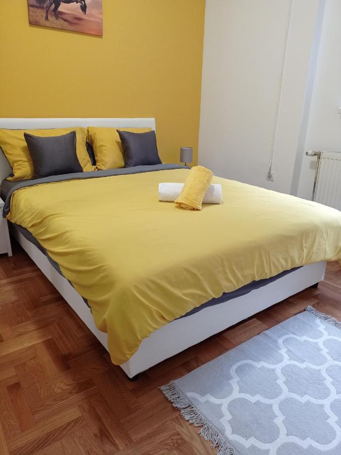 Apartman Sunflower Sremska Mitrovica Exterior foto