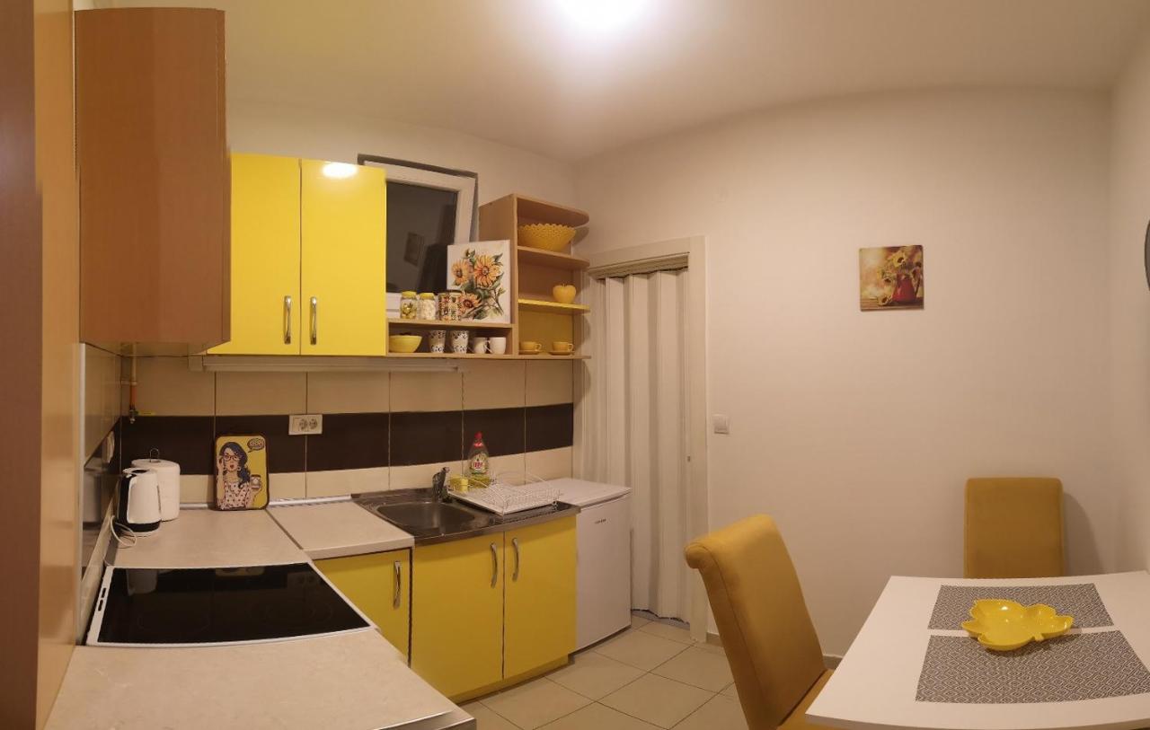 Apartman Sunflower Sremska Mitrovica Exterior foto