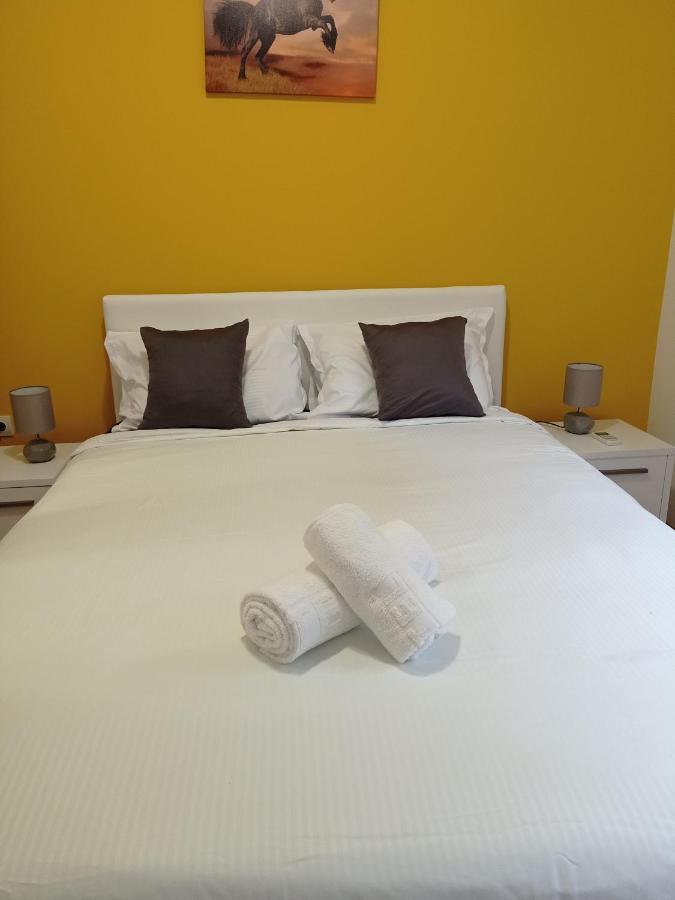 Apartman Sunflower Sremska Mitrovica Exterior foto