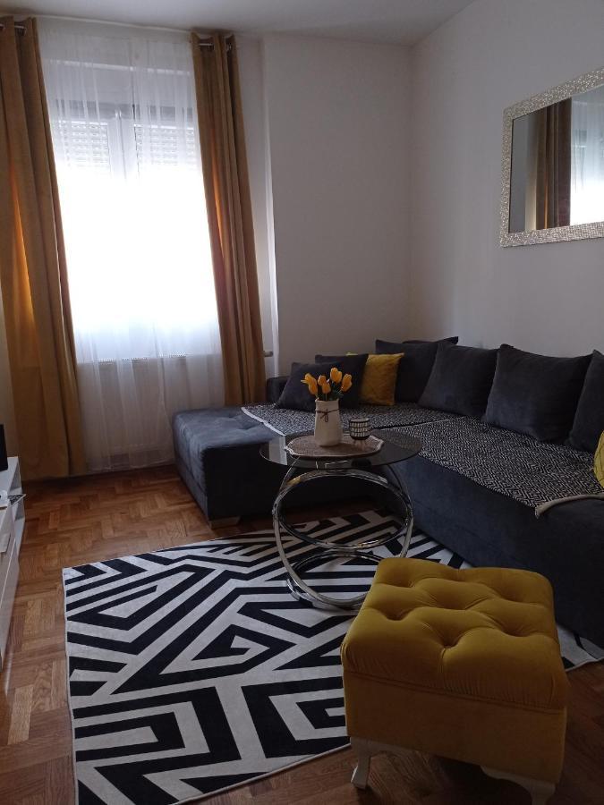 Apartman Sunflower Sremska Mitrovica Exterior foto