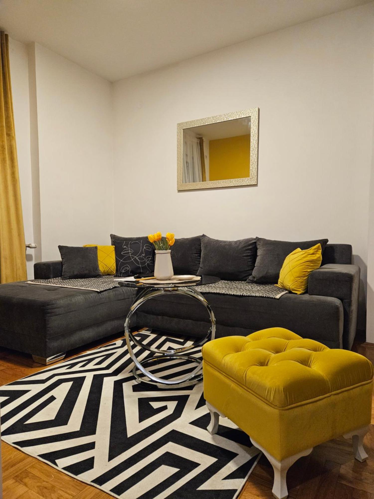 Apartman Sunflower Sremska Mitrovica Exterior foto