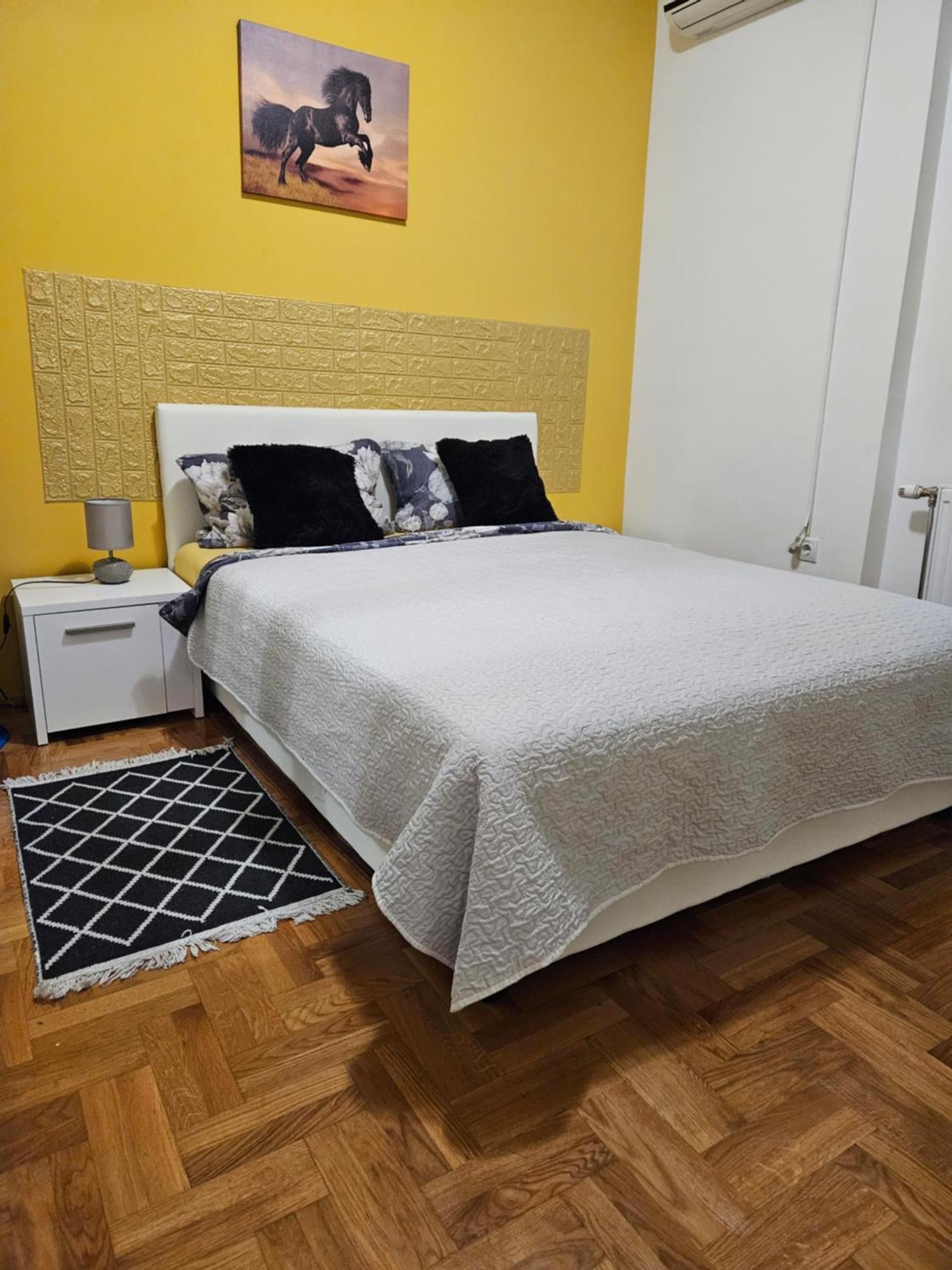 Apartman Sunflower Sremska Mitrovica Exterior foto