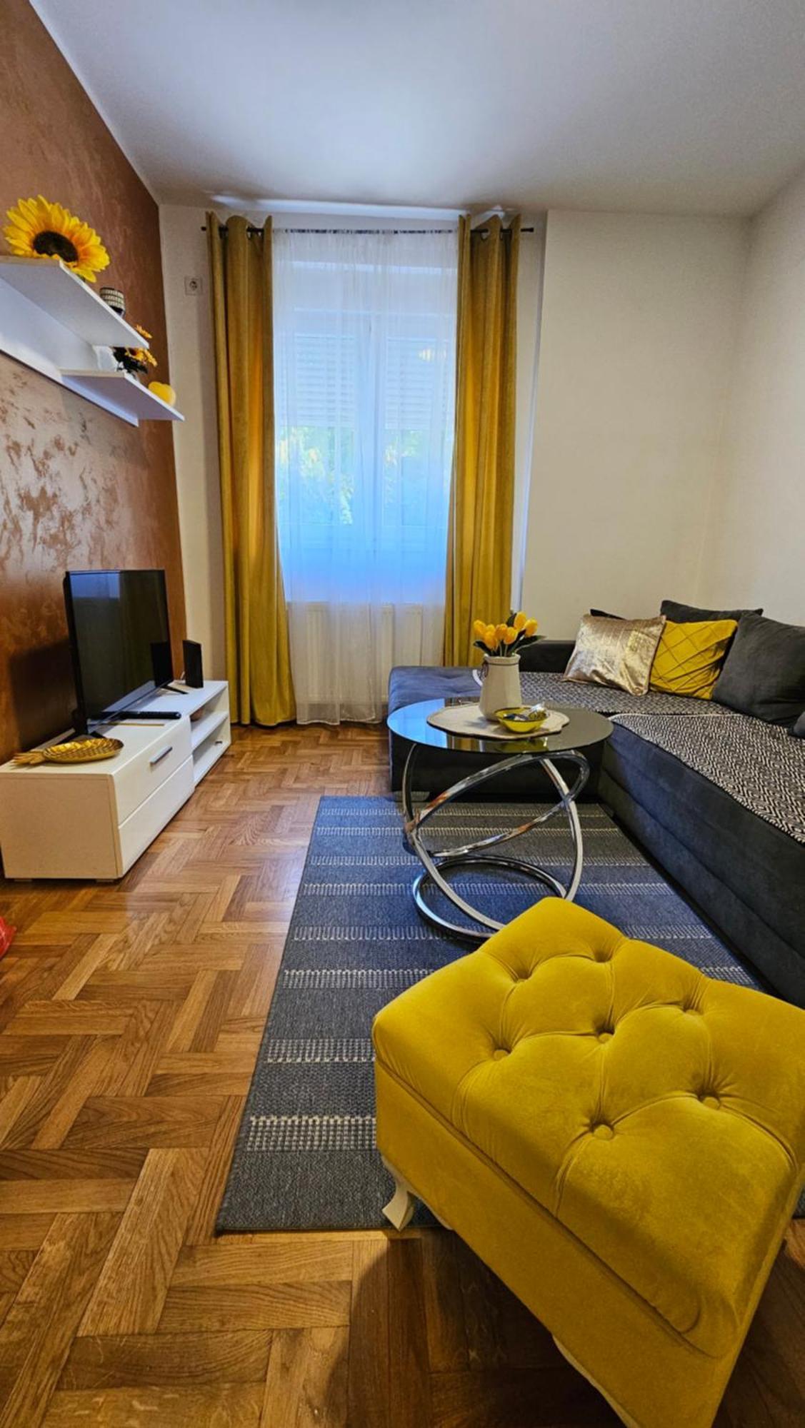 Apartman Sunflower Sremska Mitrovica Exterior foto